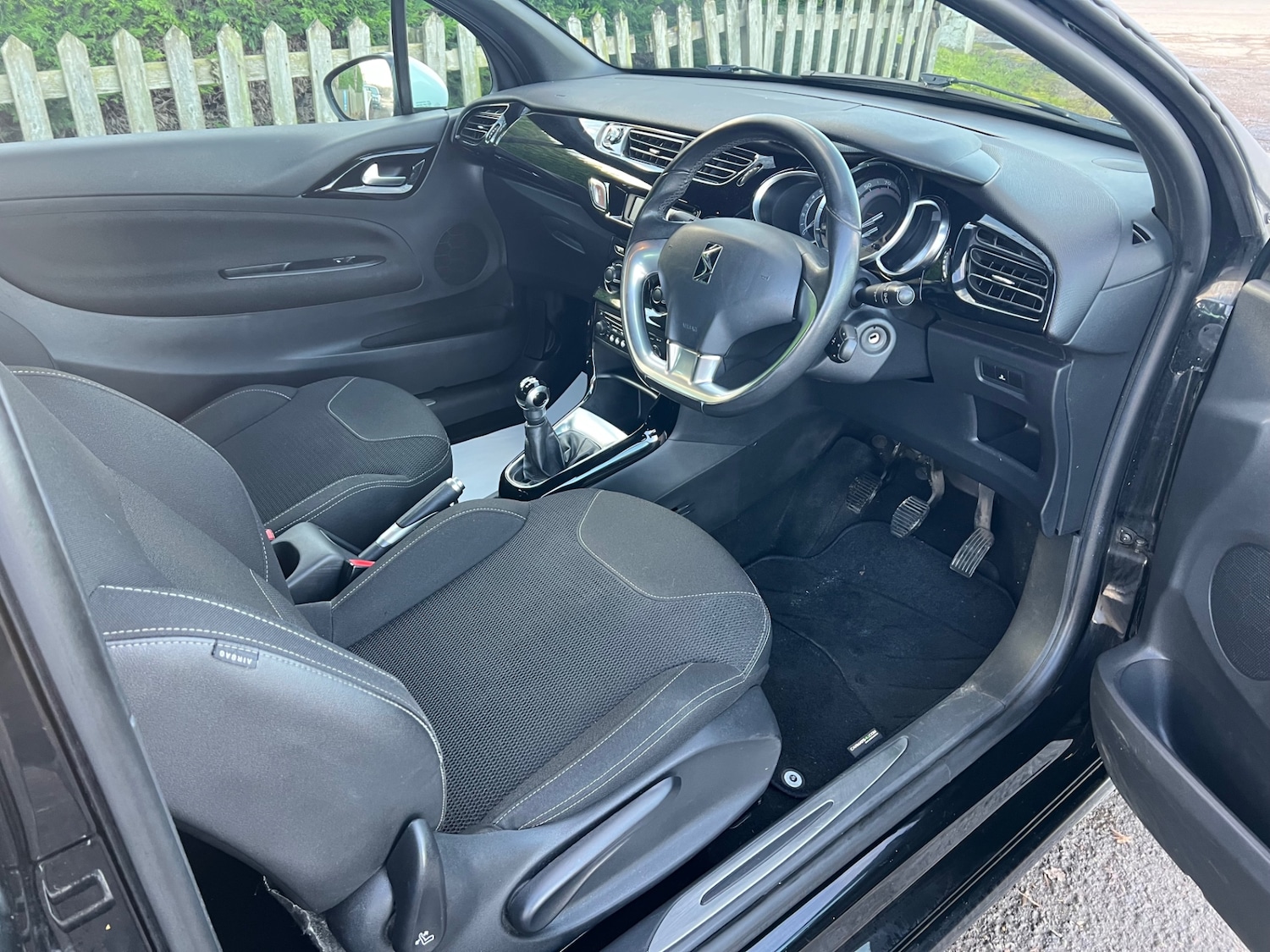 Used Citroen DS3 2013 for sale - 76670913: Photo 12