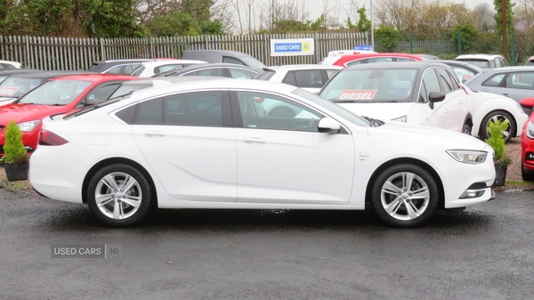 Used Vauxhall Insignia 2017 for sale - 76825669: Photo 2