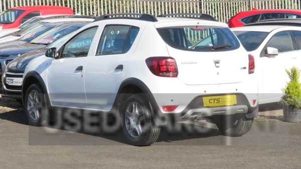 Used Dacia Sandero Stepway 2017 for sale - 77794739: Photo 6