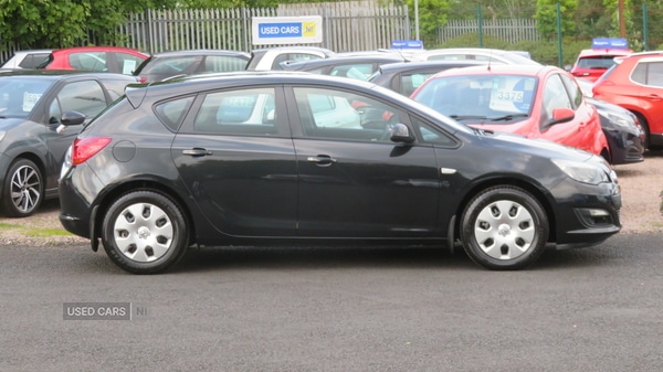 Used Vauxhall Astra 2013 for sale - 77230988: Photo 2