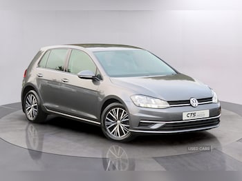 Used Volkswagen Golf 2017 for sale - 76123152: Photo