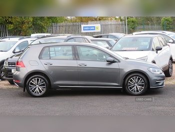 Used Volkswagen Golf 2017 for sale - 76123152: Photo