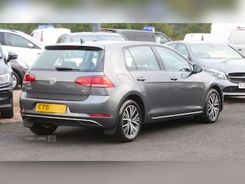 Used Volkswagen Golf 2017 for sale - 76123152: Photo