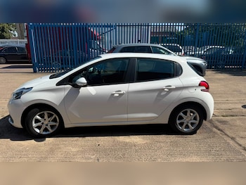 Used Peugeot 208 2017 for sale - 79522479: Photo