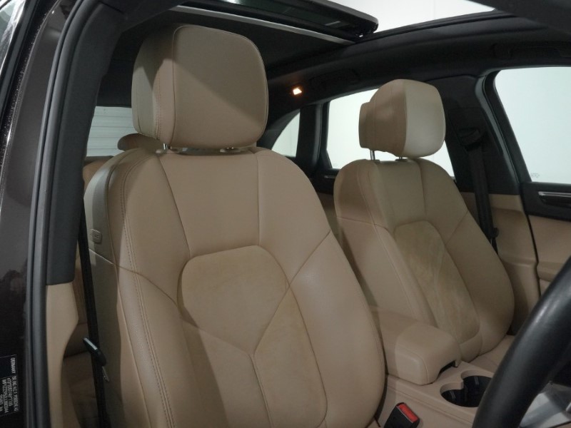 Used Porsche Macan 2020 for sale - 78092995: Photo 11