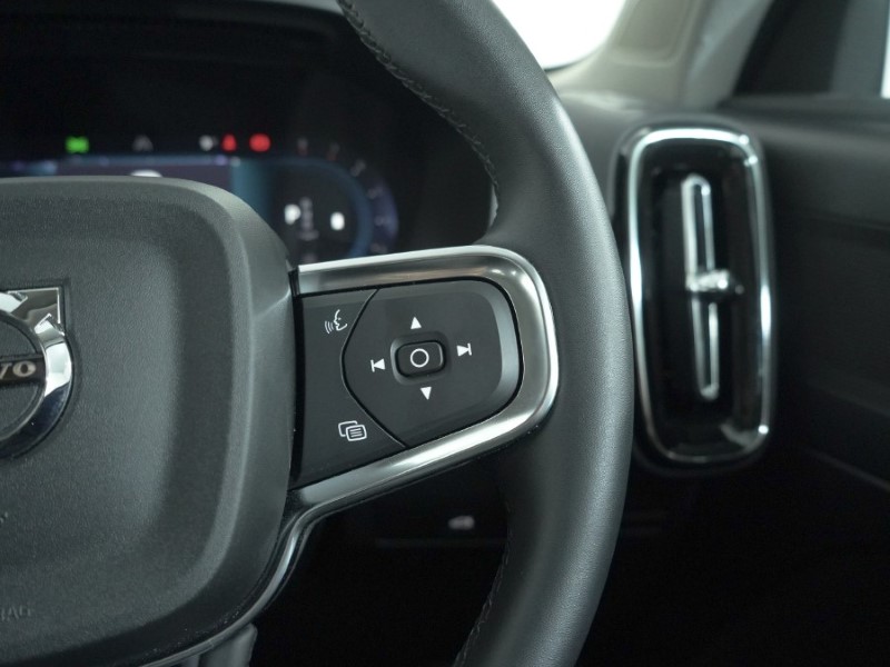 Used Volvo XC40 2023 for sale - 77077061: Photo 32