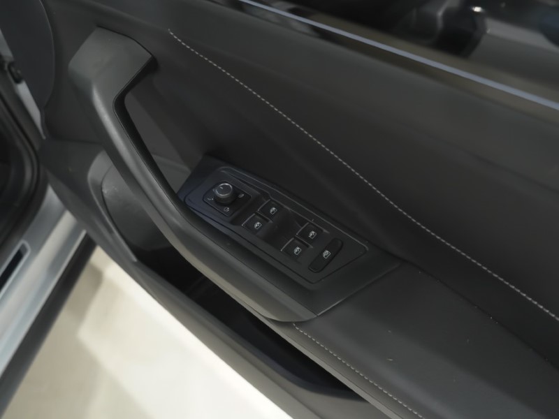 Used Volkswagen T-Roc 2023 for sale - 77997053: Photo 30