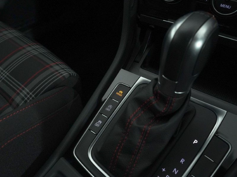 Used Volkswagen Golf 2018 for sale - 77087661: Photo 31