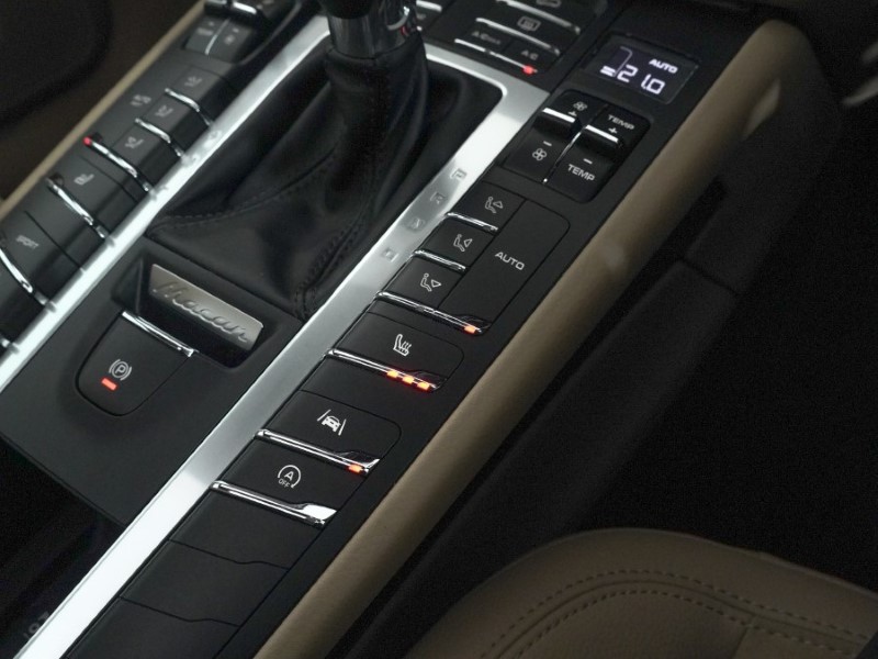 Used Porsche Macan 2020 for sale - 77619343: Photo 19