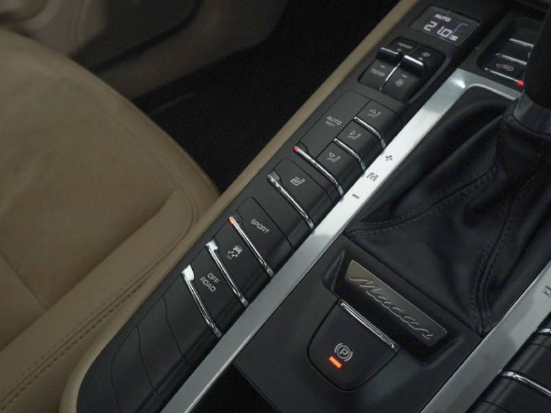 Used Porsche Macan 2020 for sale - 77619343: Photo 33