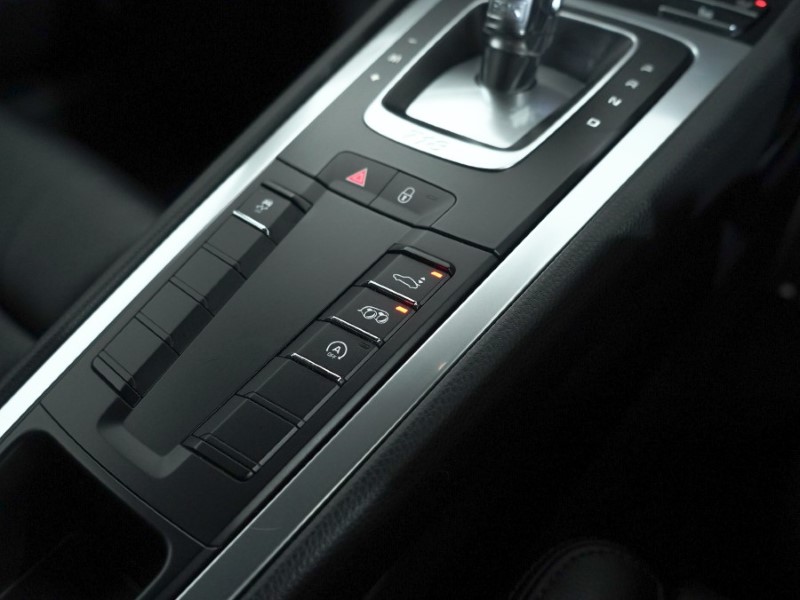 Used Porsche Cayman 2018 for sale - 77210379: Photo 46