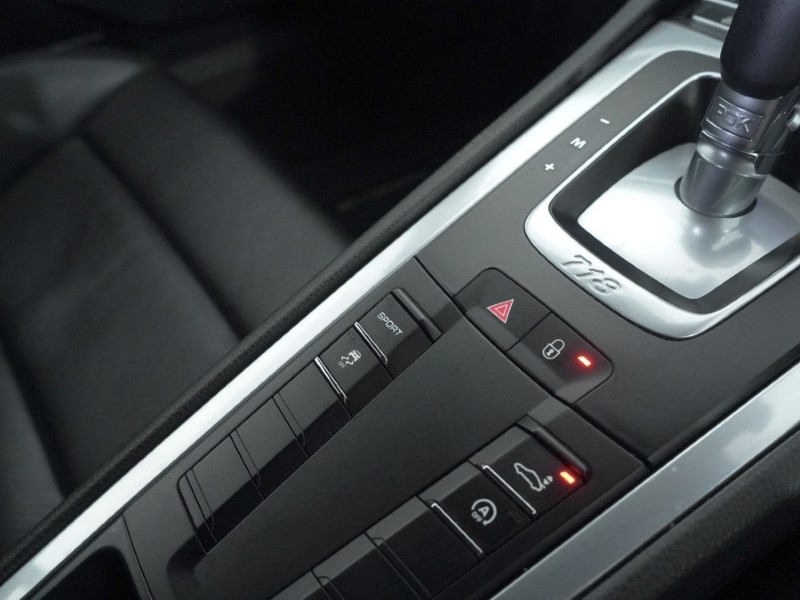 Used Porsche Cayman 2018 for sale - 77653255: Photo 26