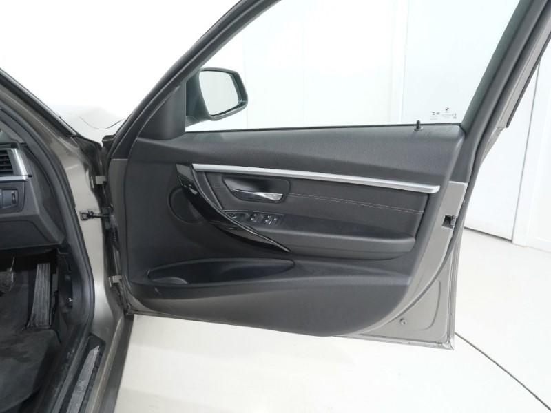 Used BMW 3 Series 2017 for sale - 76982311: Photo 33