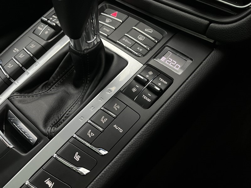 Used Porsche Macan 2020 for sale - 77532231: Photo 31