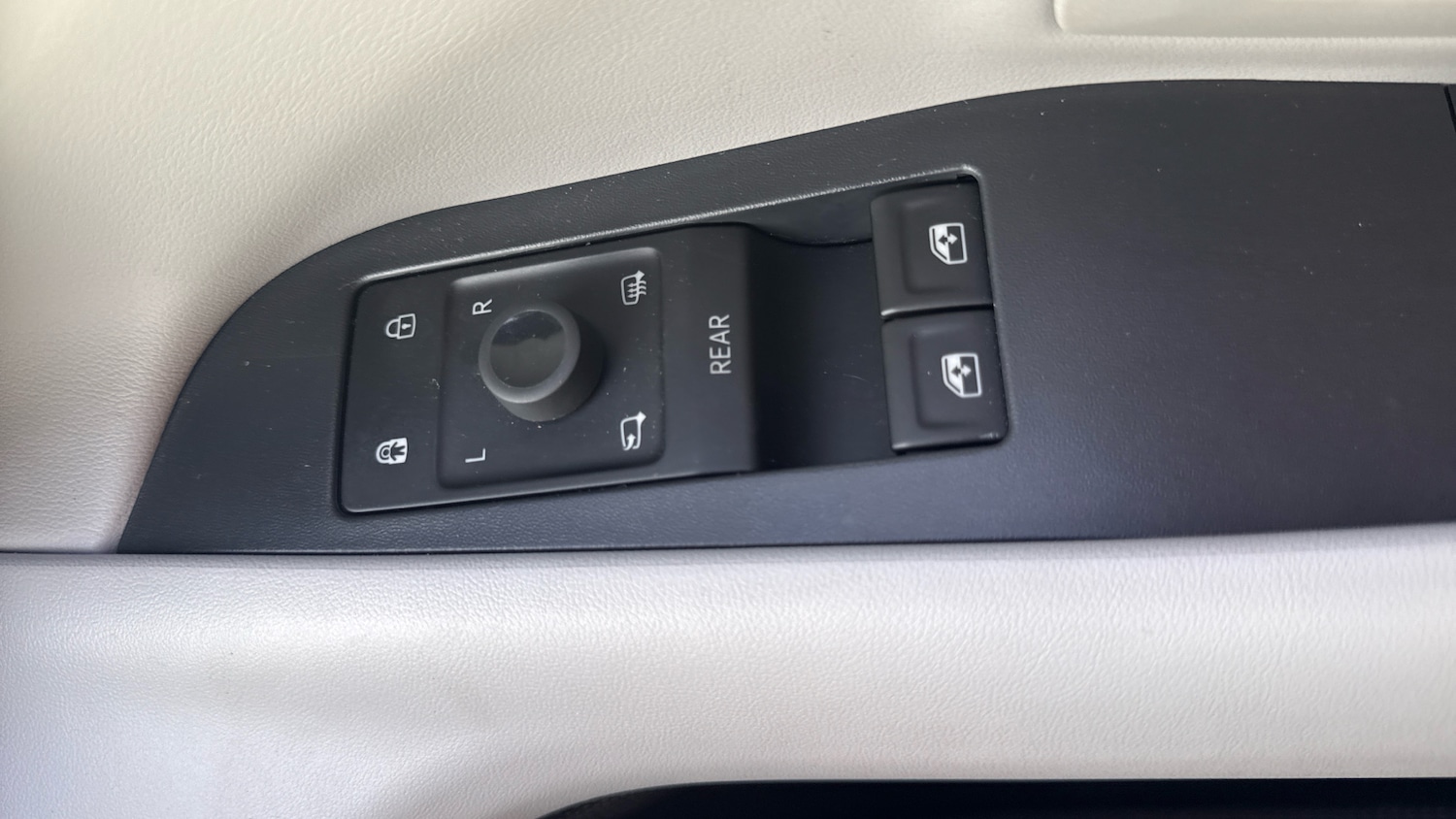 Used Ford Explorer 2024 for sale - 77985194: Photo 29