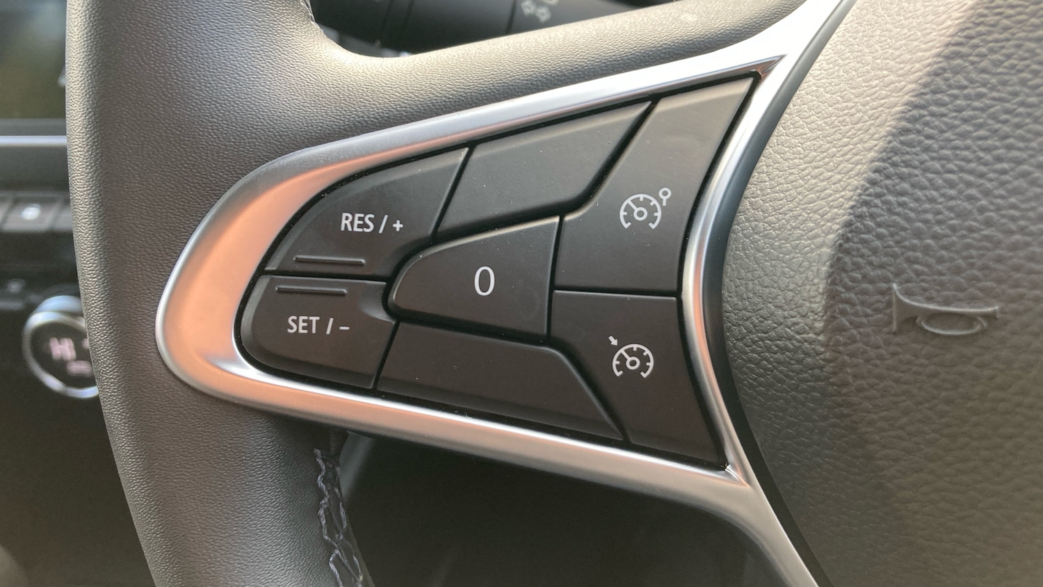 Used Renault Clio 2022 for sale - 76401909: Photo 32