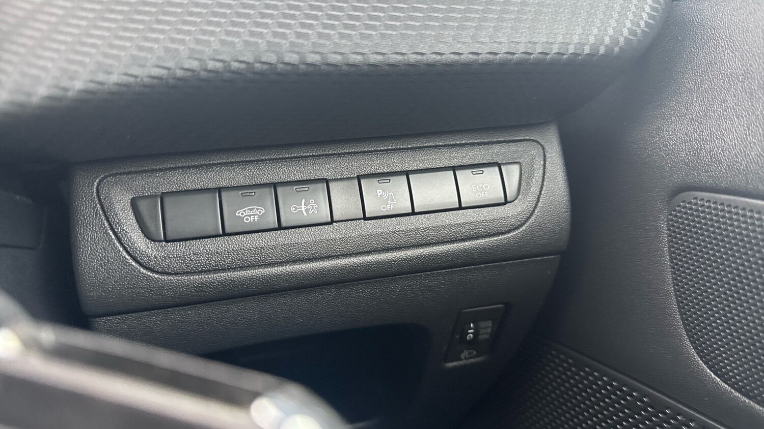 Used Peugeot 2008 2016 for sale - 77830415: Photo 24