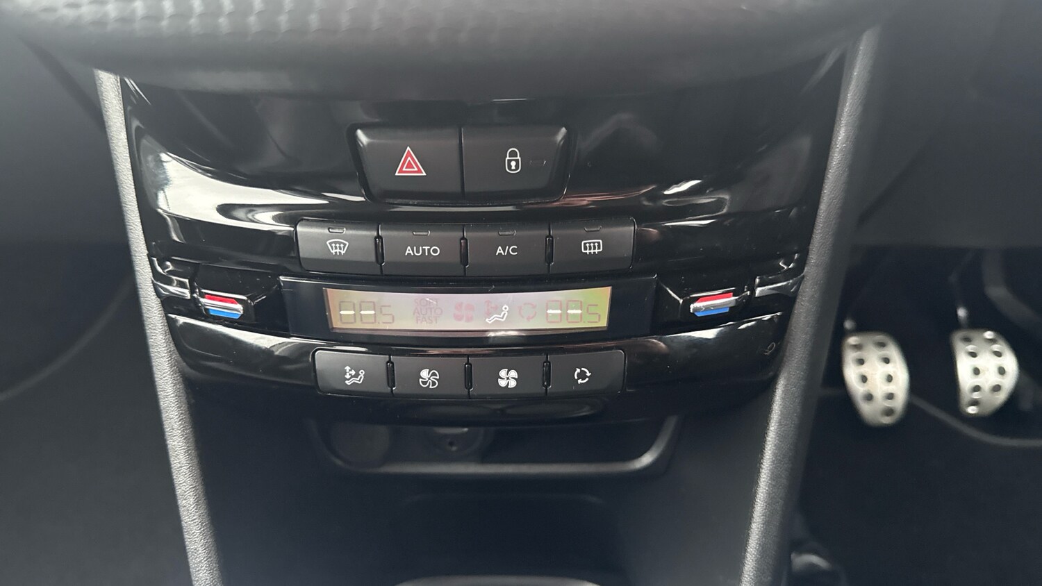 Used Peugeot 2008 2016 for sale - 77830415: Photo 29