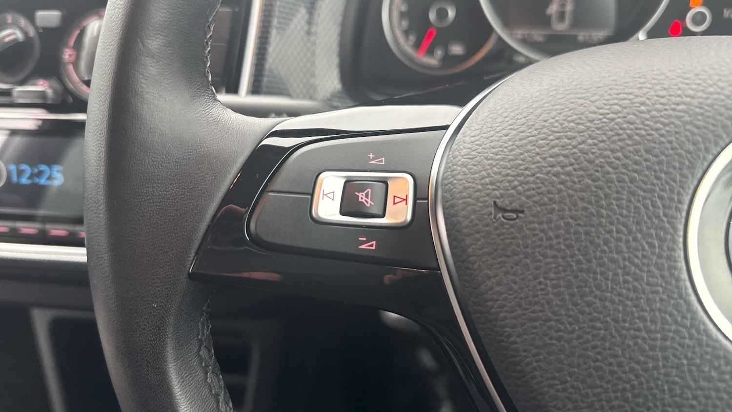 Used Volkswagen up! 2022 for sale - 77431048: Photo 40