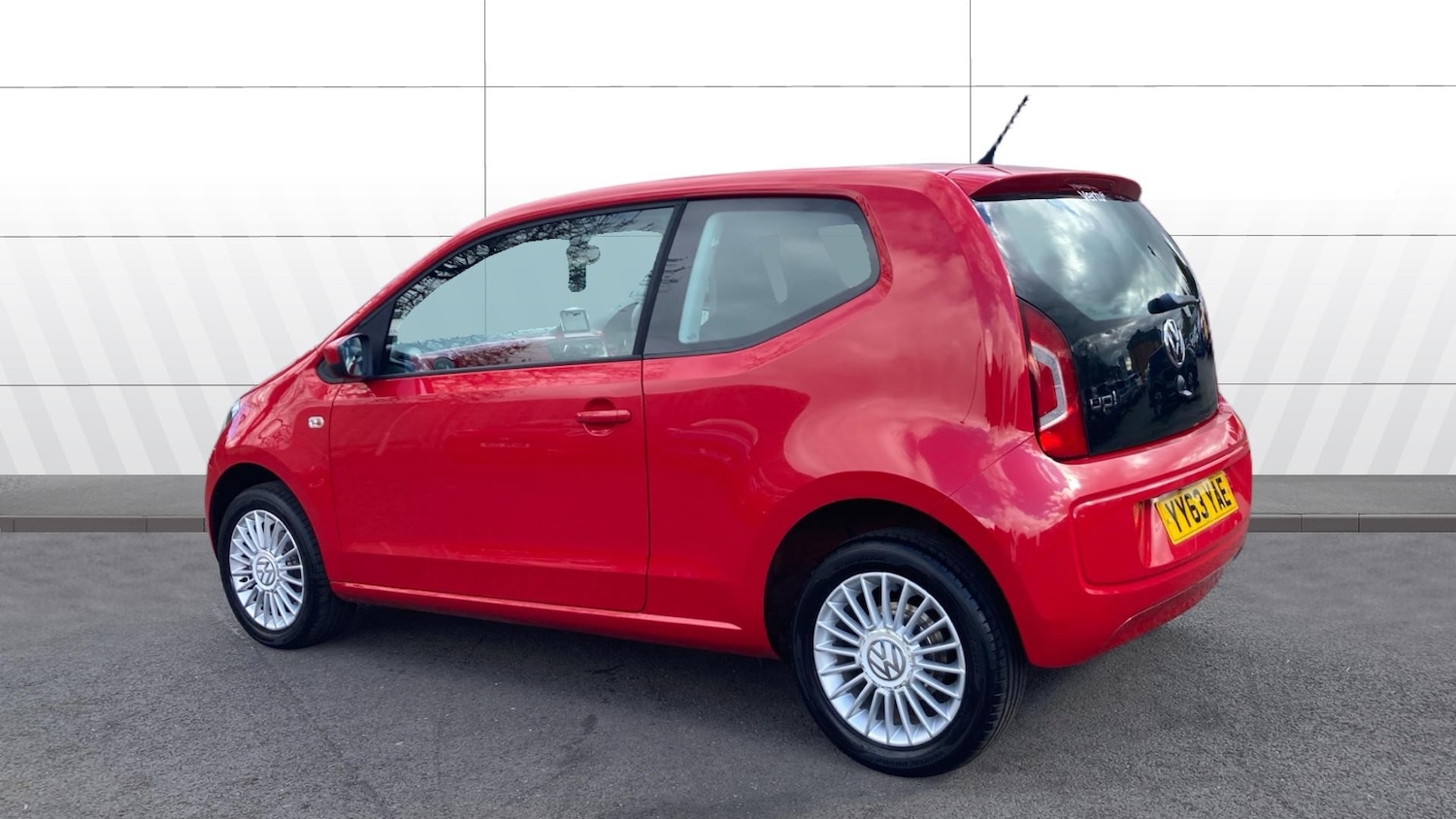 Used Volkswagen up! 2014 for sale - 77830411: Photo 2