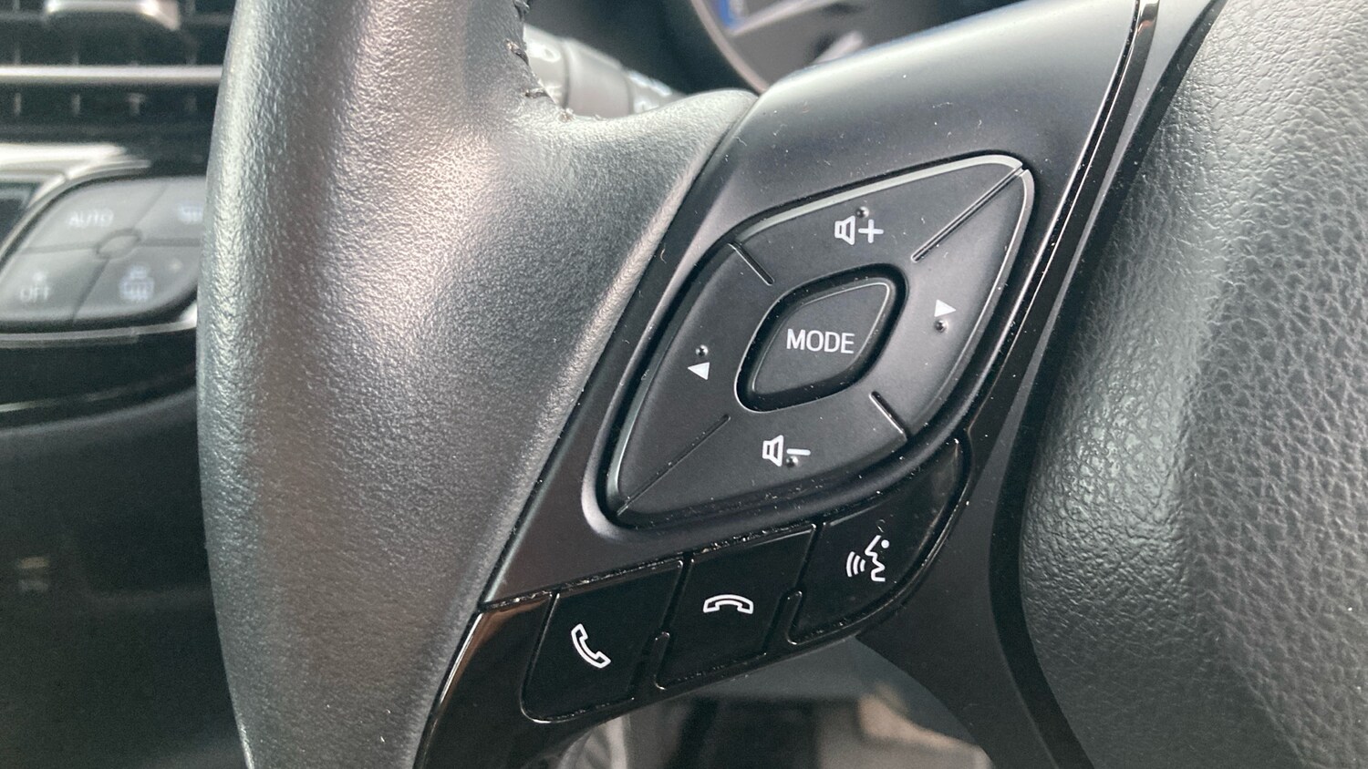 Used Toyota C-HR 2022 for sale - 76219099: Photo 24