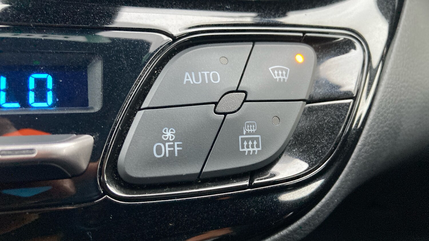 Used Toyota C-HR 2022 for sale - 76219099: Photo 27
