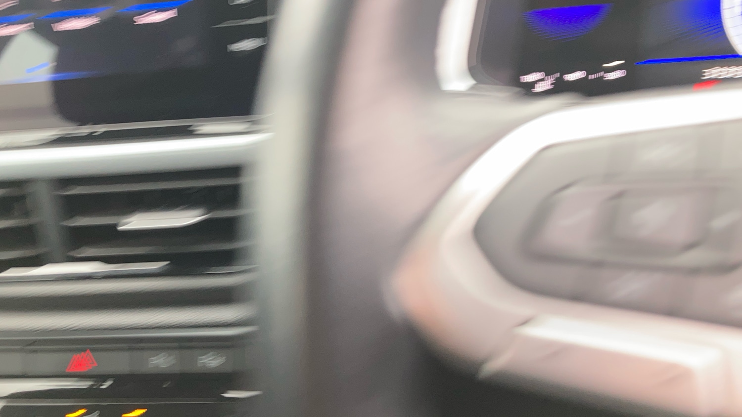 Used Volkswagen T-Roc 2023 for sale - 77893231: Photo 22