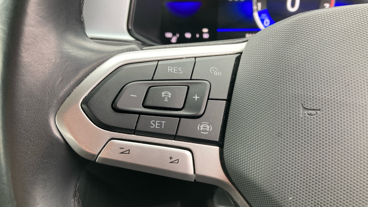 Used Volkswagen T-Roc 2023 for sale - 77893231: Photo 23