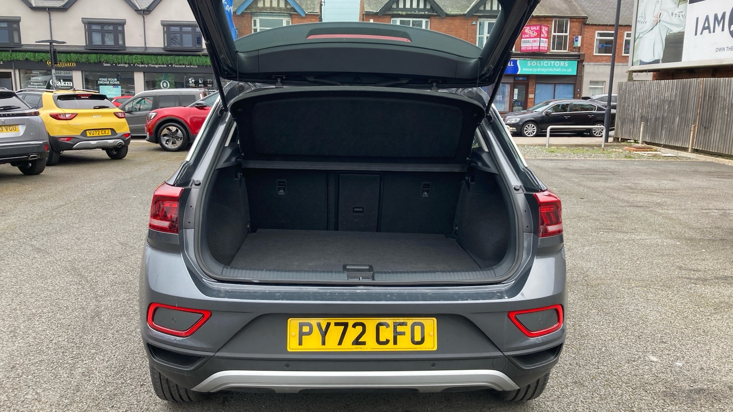 Used Volkswagen T-Roc 2023 for sale - 77893231: Photo 4