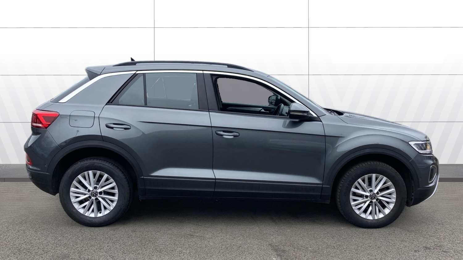 Used Volkswagen T-Roc 2023 for sale - 77893231: Photo 5
