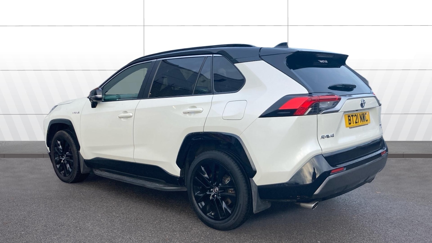 Used Toyota RAV4 2021 for sale - 76877770: Photo 2