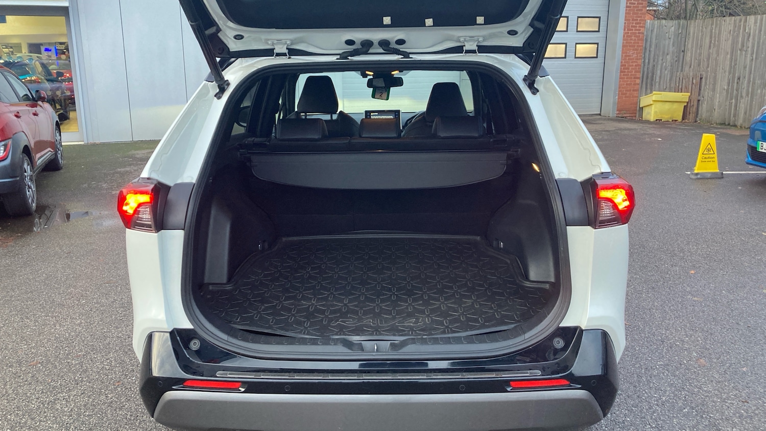 Used Toyota RAV4 2021 for sale - 76877770: Photo 4