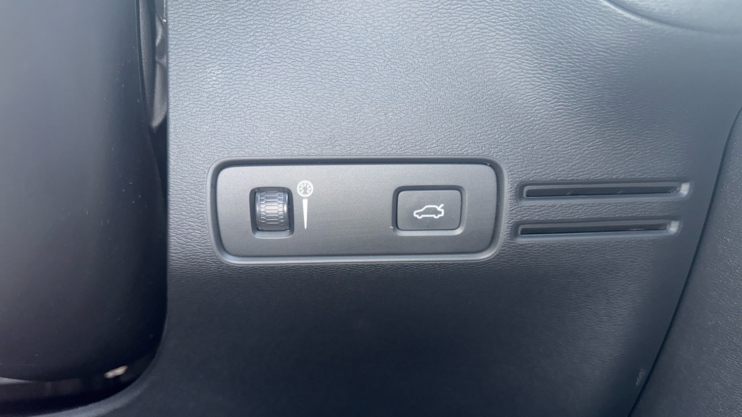 Used Volvo XC40 2020 for sale - 77032752: Photo 32