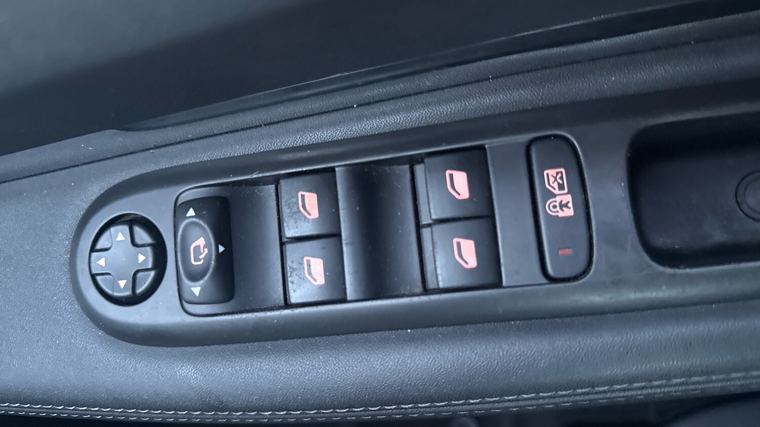 Used Peugeot 3008 2014 for sale - 77712937: Photo 26