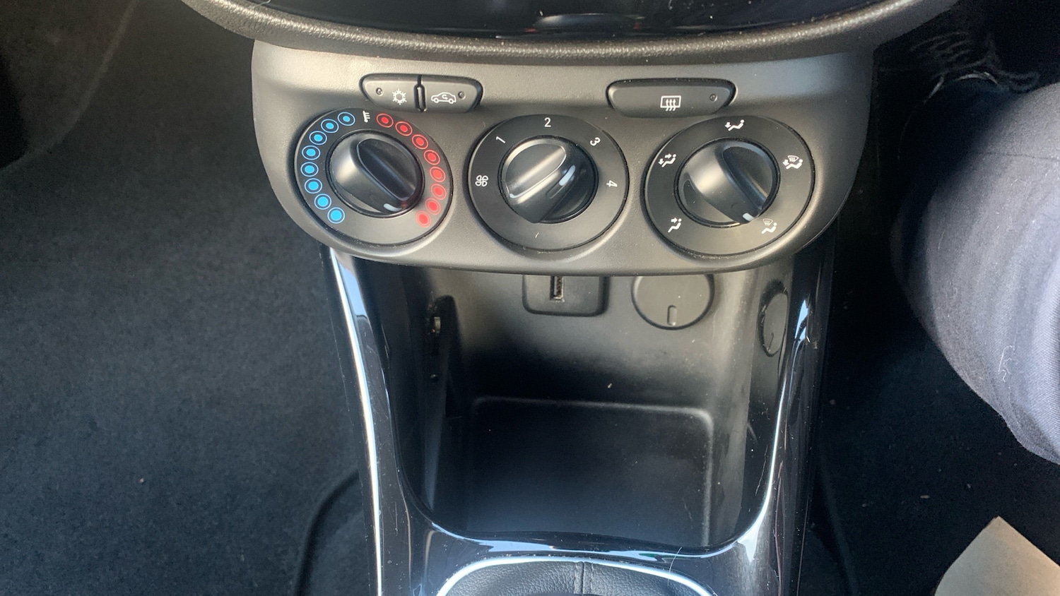 Used Vauxhall ADAM 2018 for sale - 76640777: Photo 30