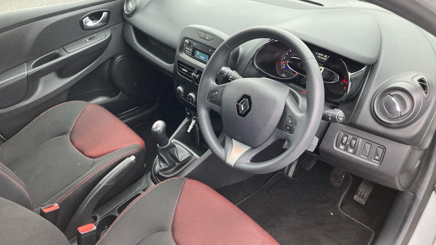 Used Renault Clio 2016 for sale - 76588524: Photo 11