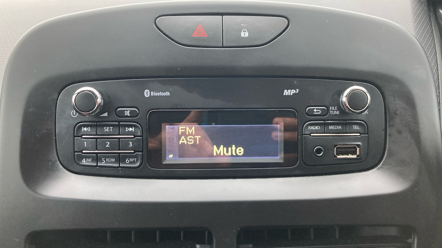 Used Renault Clio 2016 for sale - 76588524: Photo 12