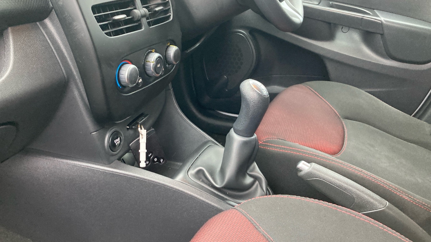 Used Renault Clio 2016 for sale - 76588524: Photo 13