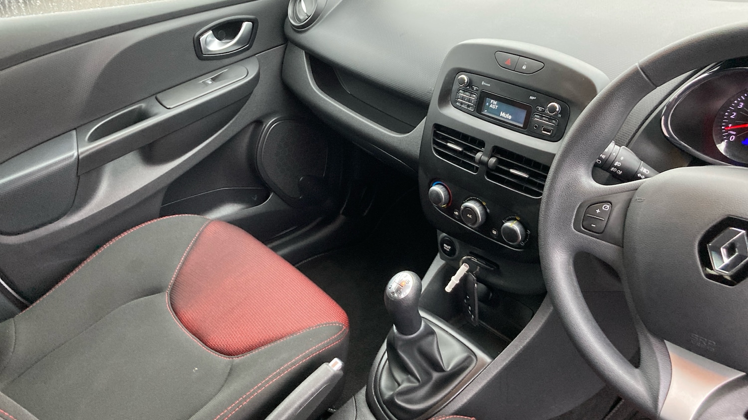 Used Renault Clio 2016 for sale - 76588524: Photo 14