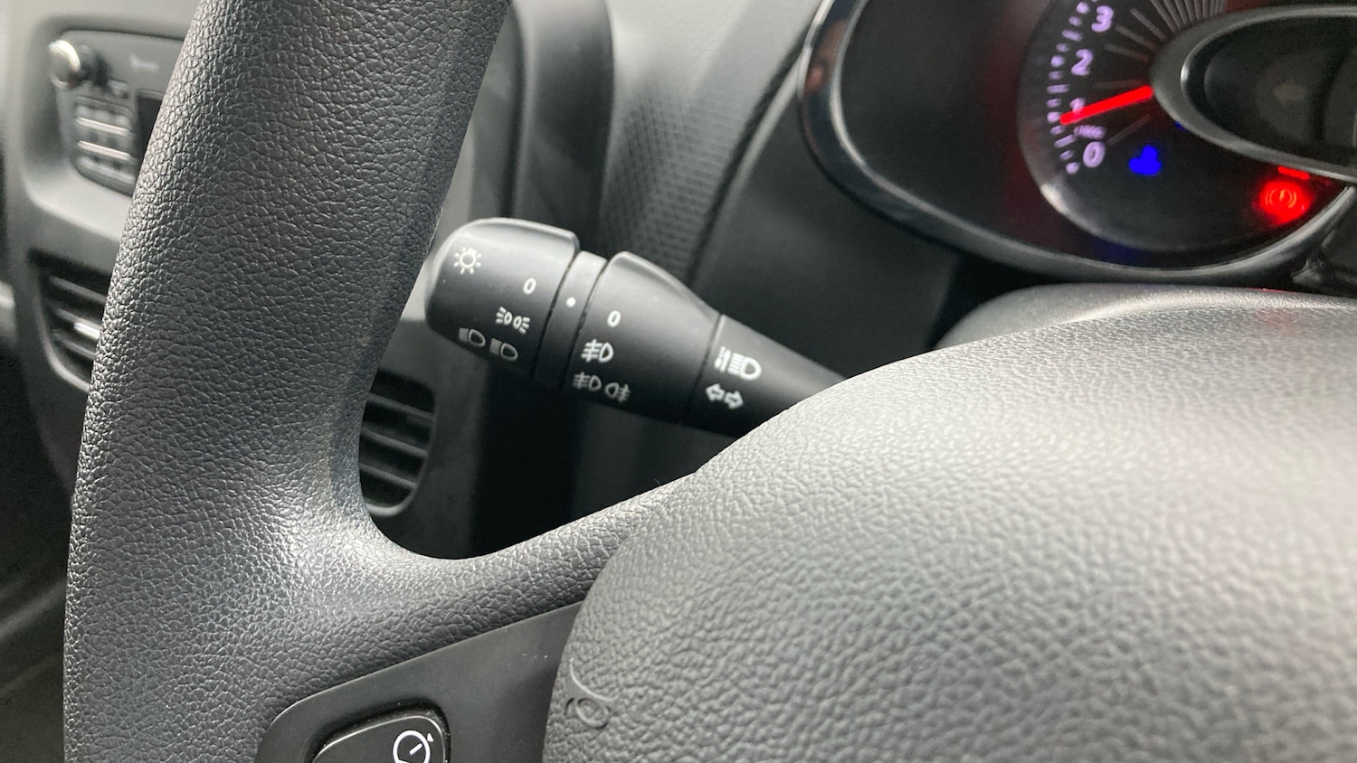 Used Renault Clio 2016 for sale - 76588524: Photo 30