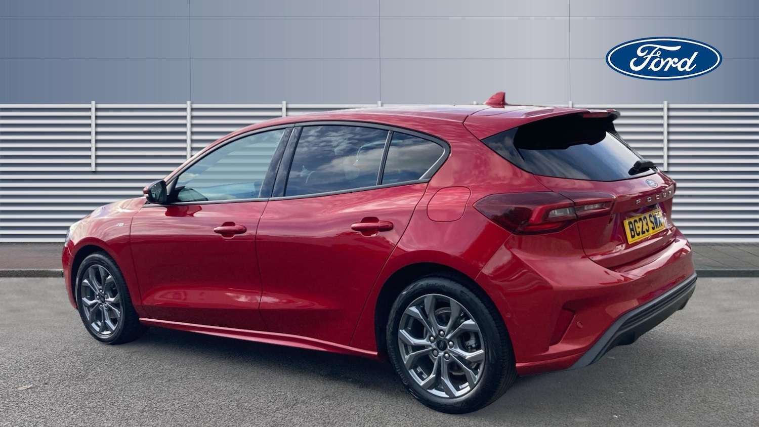 Used Ford Focus 2023 for sale - 76205981: Photo 2