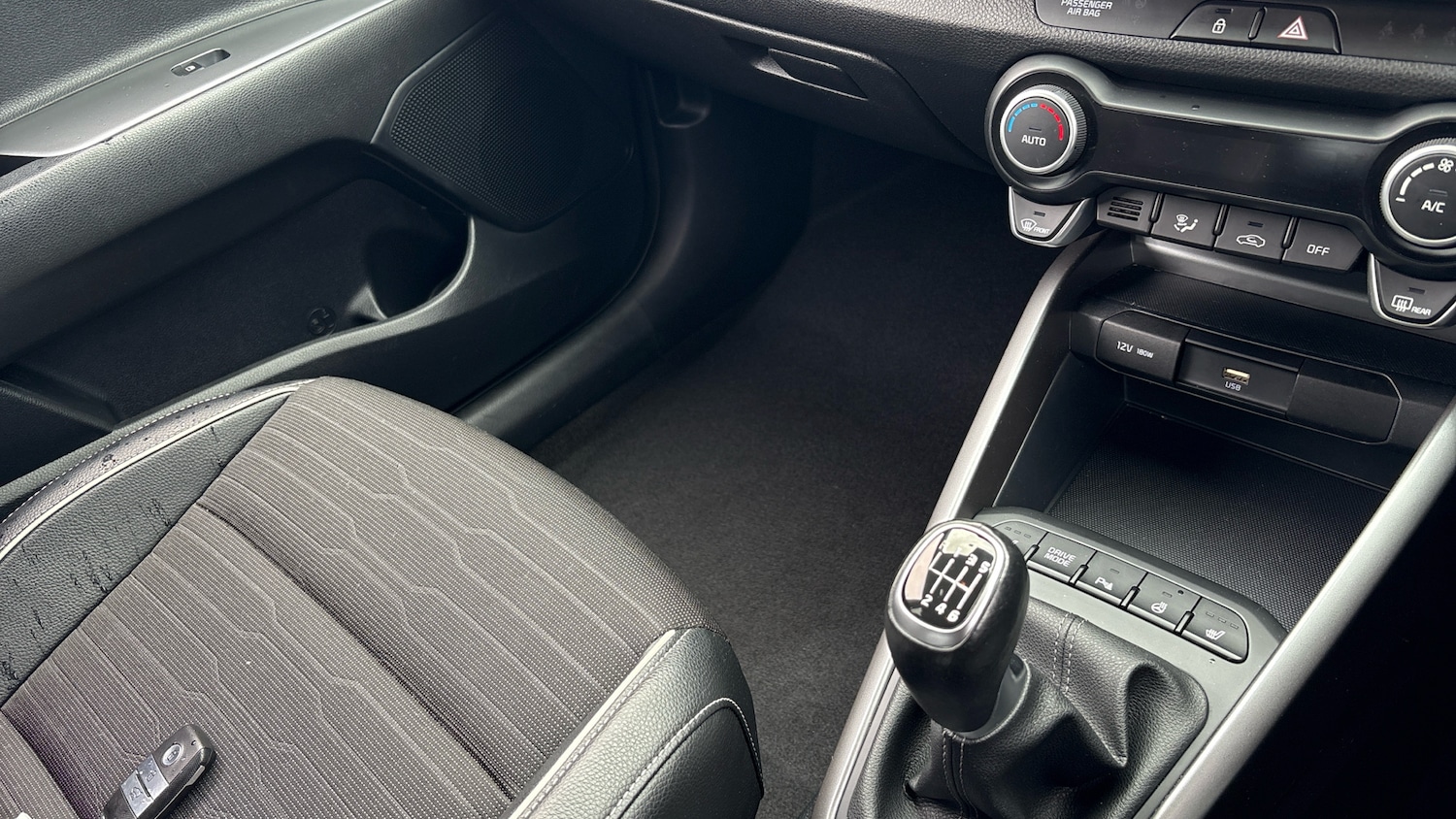 Used Kia Stonic 2021 for sale - 76779238: Photo 14