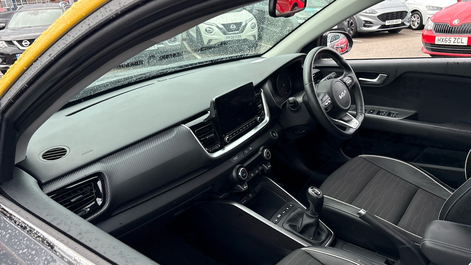 Used Kia Stonic 2021 for sale - 76779238: Photo 2