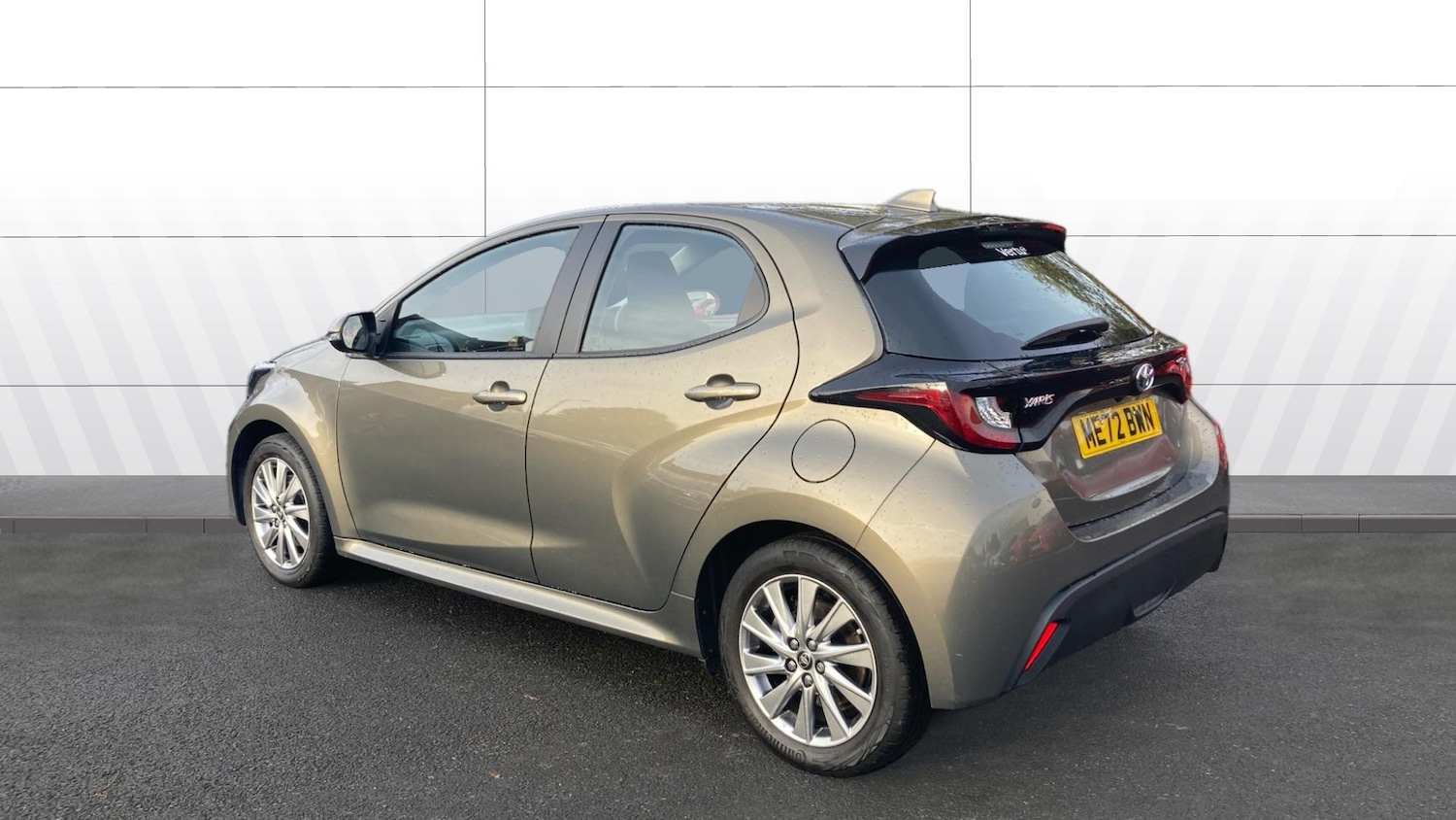 Used Toyota Yaris 2022 for sale - 76444316: Photo 2