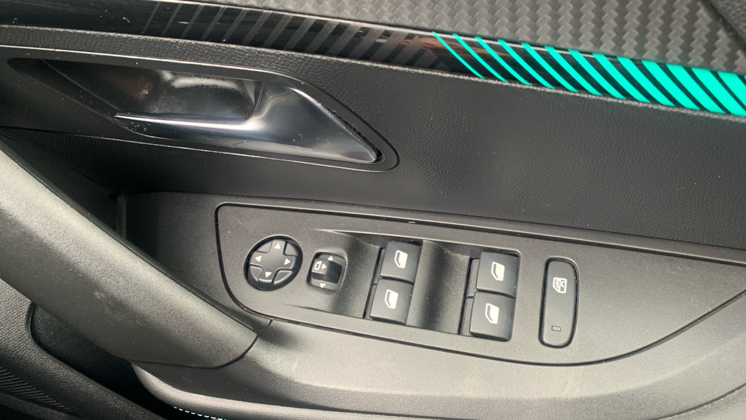 Used Peugeot 2008 2023 for sale - 77687927: Photo 25