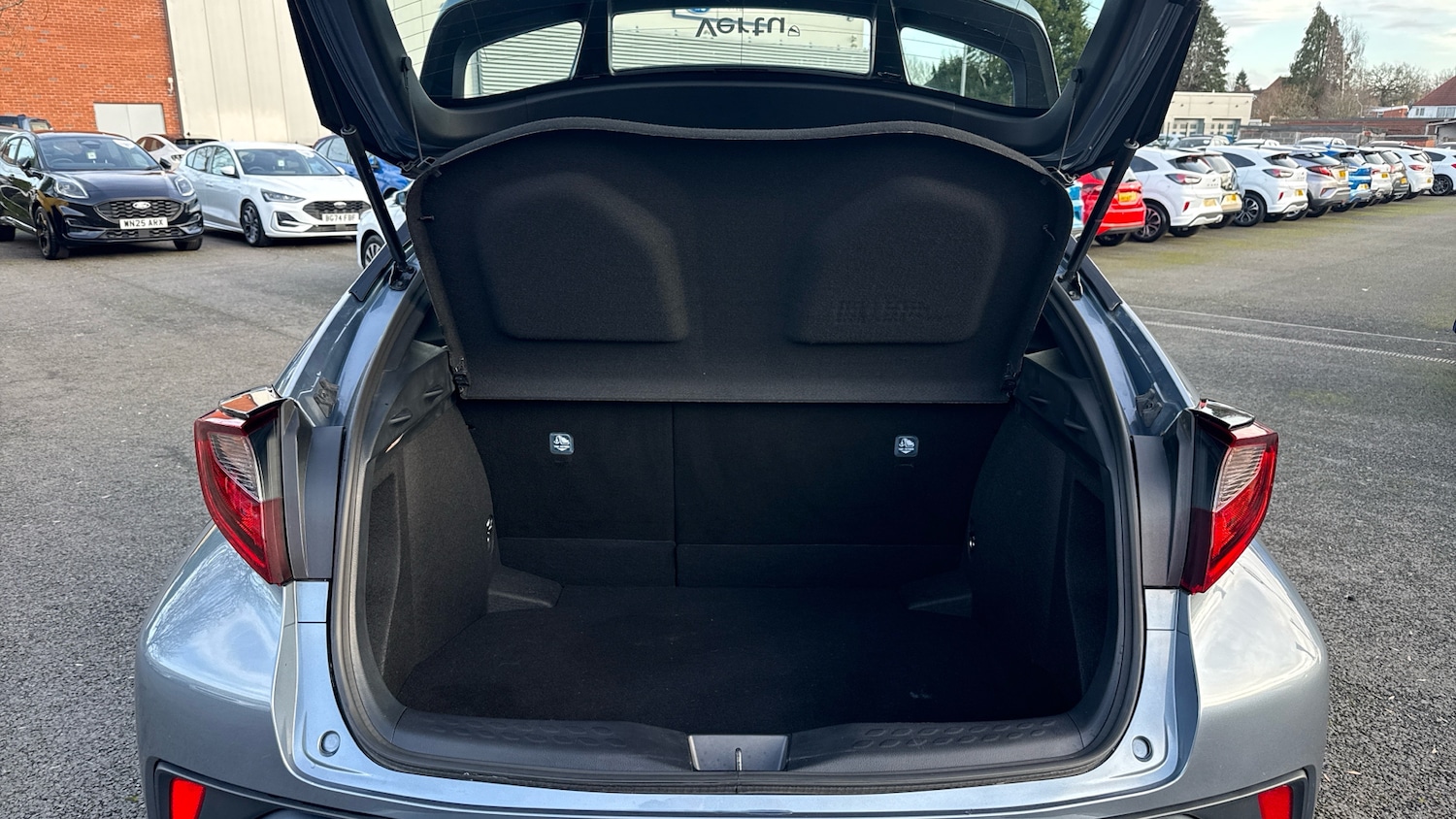 Used Toyota C-HR 2022 for sale - 77270704: Photo 4