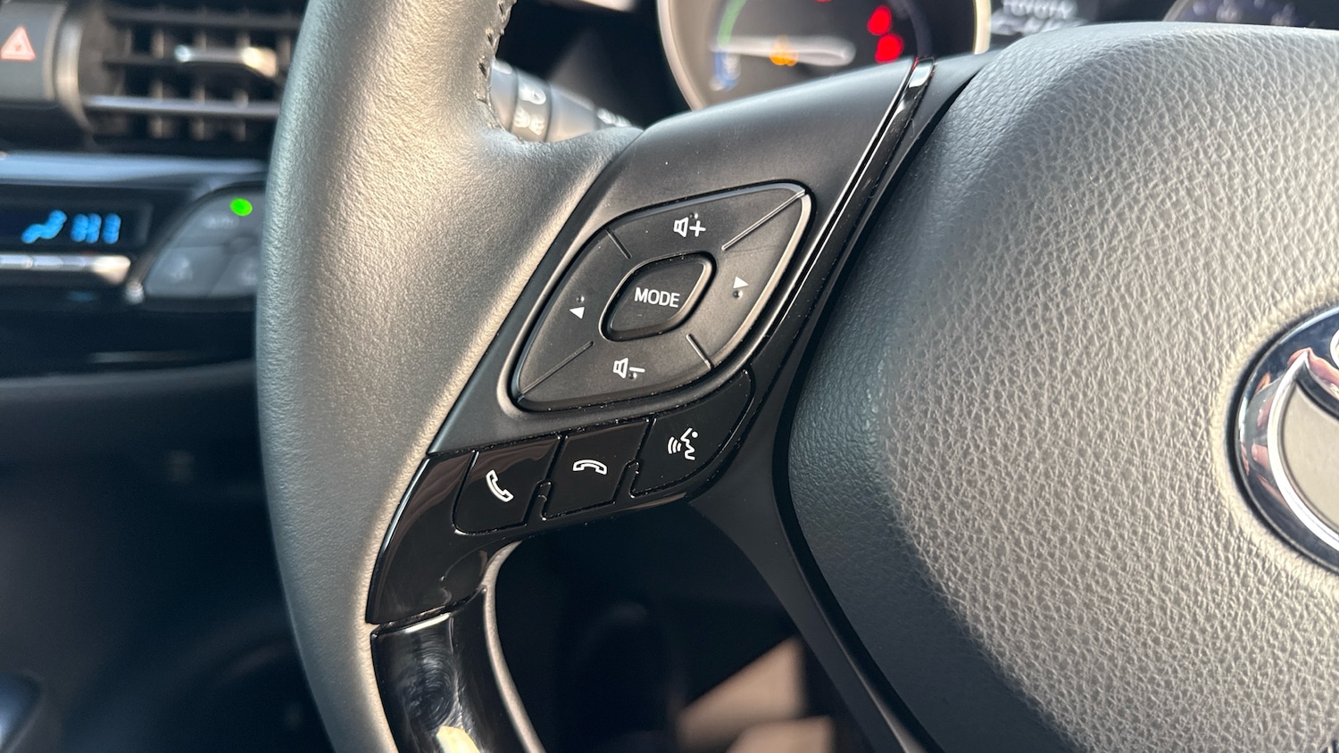 Used Toyota C-HR 2022 for sale - 77270704: Photo 40