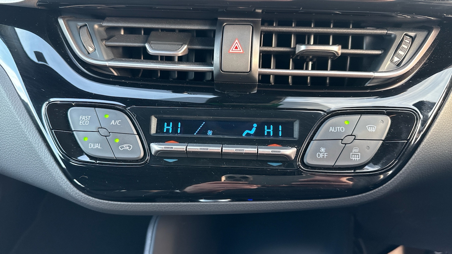 Used Toyota C-HR 2022 for sale - 77270704: Photo 41