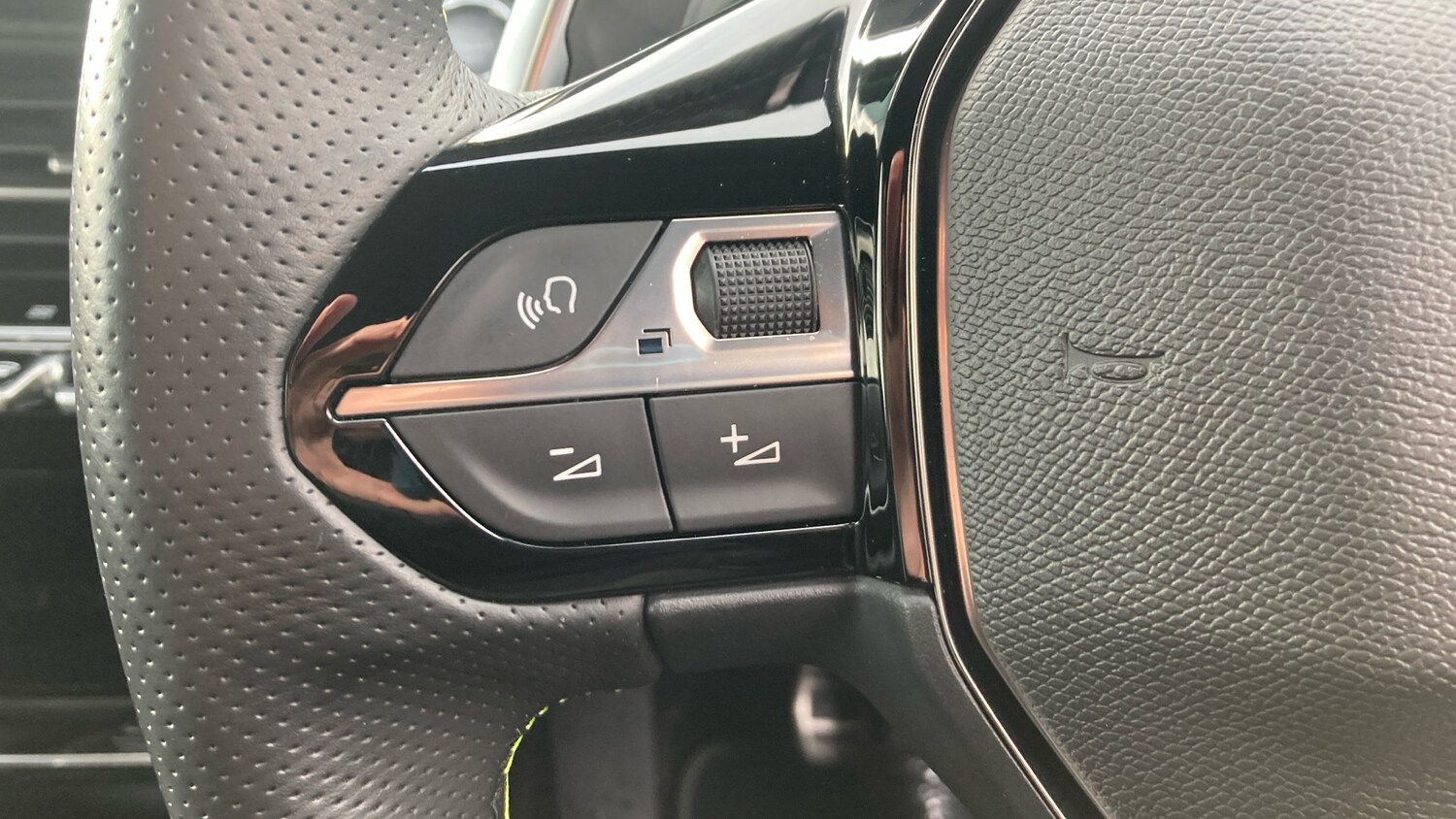 Used Peugeot 2008 2023 for sale - 77363267: Photo 27