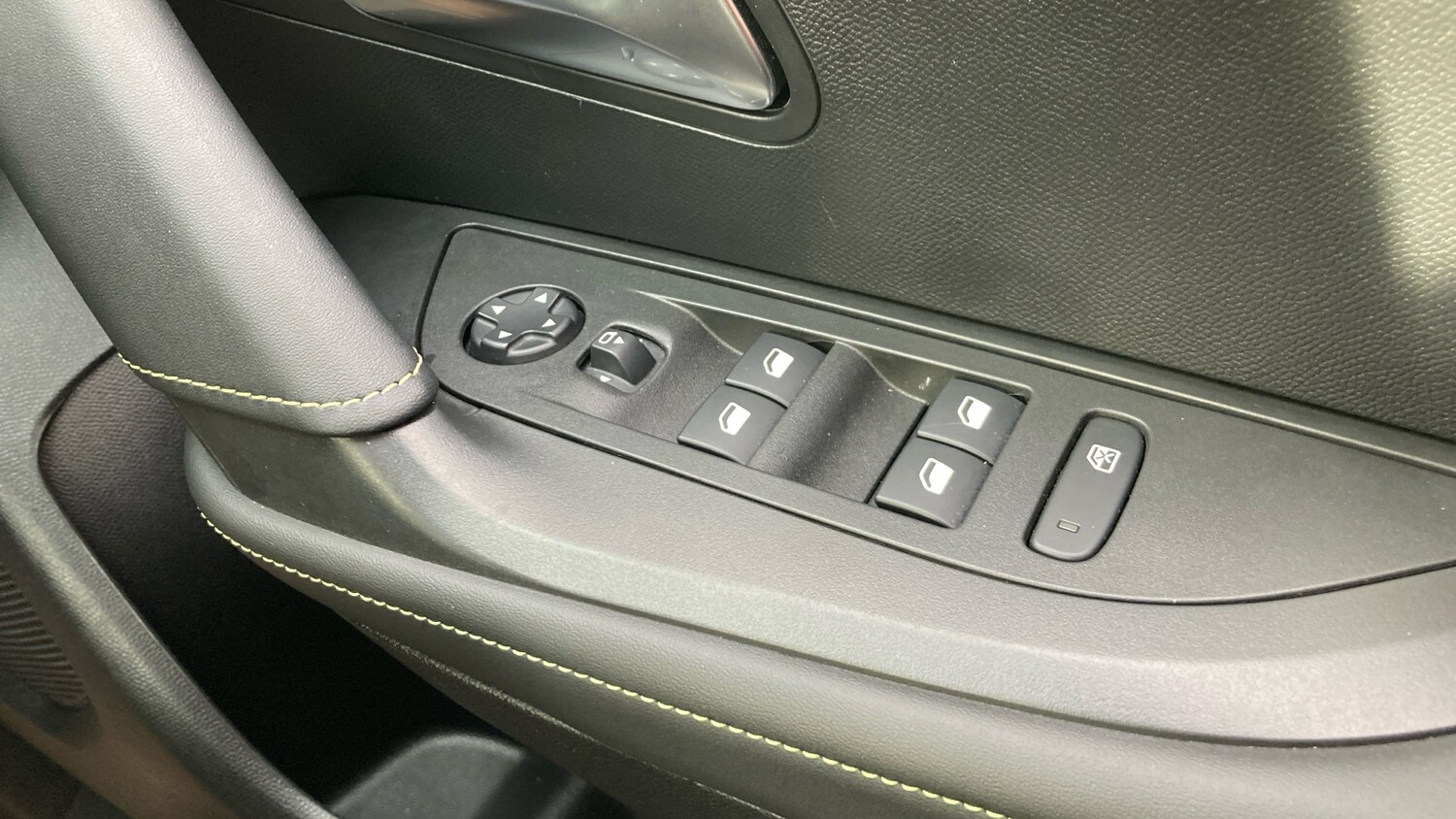 Used Peugeot 2008 2023 for sale - 77363267: Photo 30